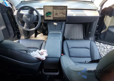 2023 Tesla Model Y z USA, uszkodzony, nr VIN 7SAYGDED4PF934324